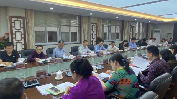 市發展改革委召開黨組理論學習中心組擴大會